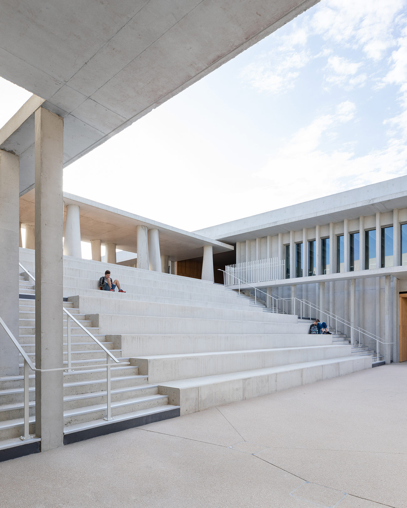 Un lycée <br/>entre ville et paysage - Chateaurenard | Architecte Marseille