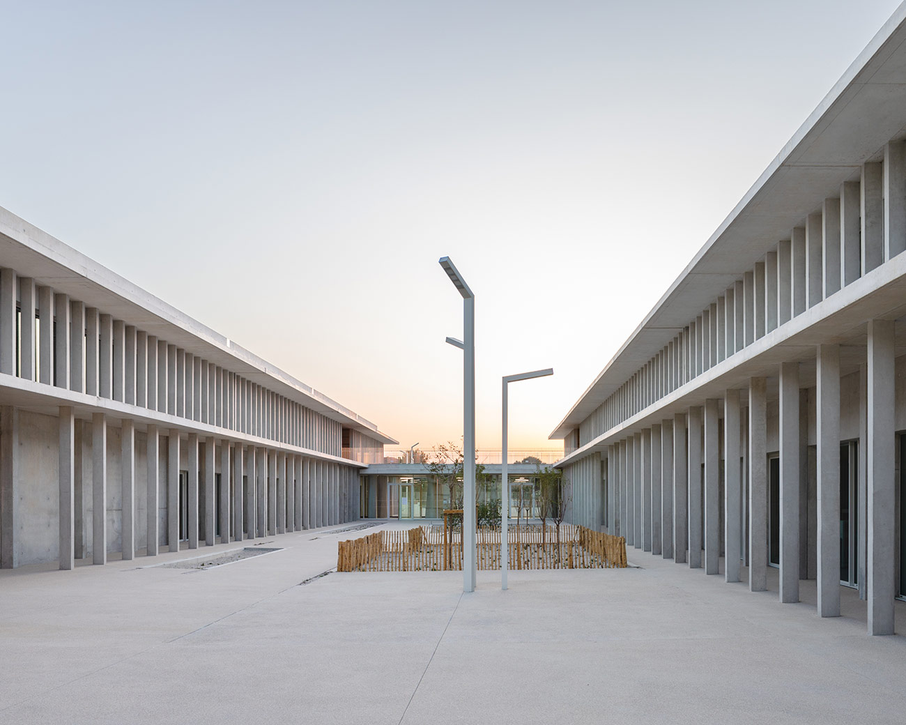 Un lycée <br/>entre ville et paysage - Chateaurenard | Architecte Marseille