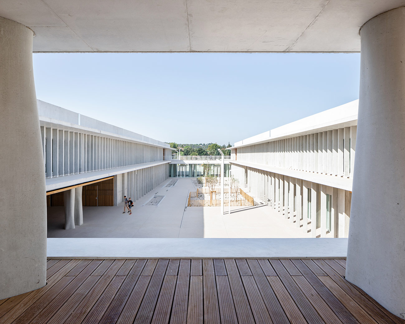 Un lycée <br/>entre ville et paysage - Chateaurenard | Architecte Marseille