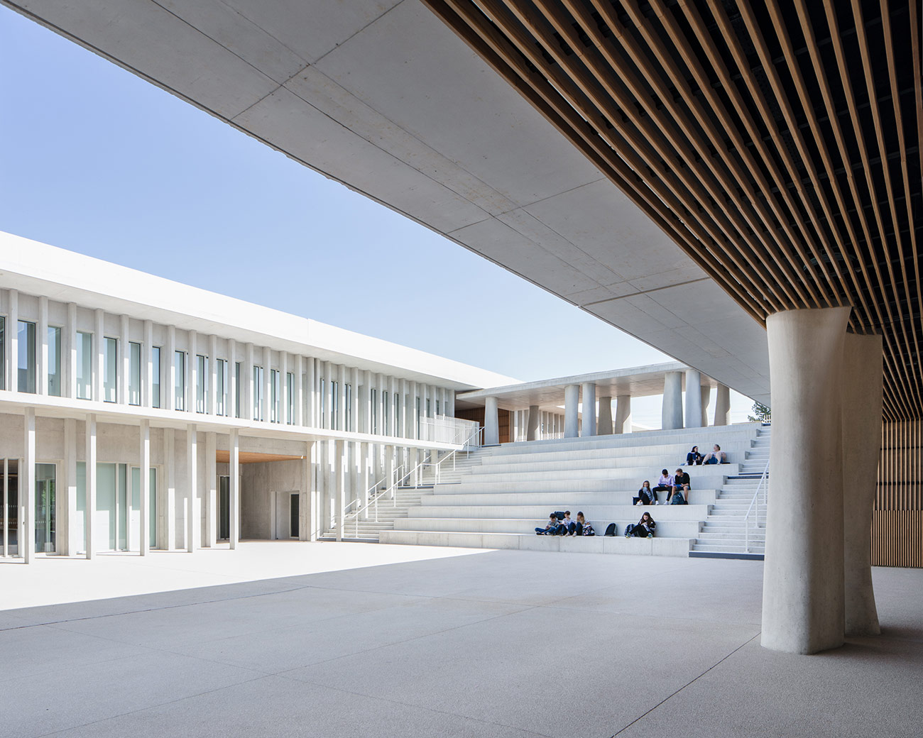 Un lycée <br/>entre ville et paysage - Chateaurenard | Architecte Marseille